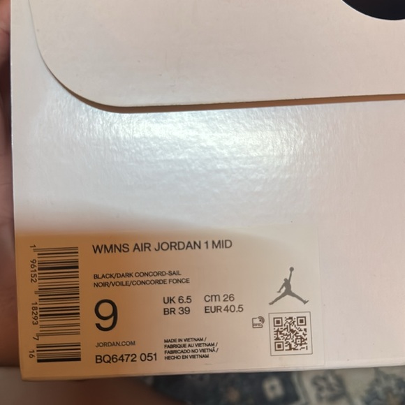 Women’s Air Jordan 1 Mid Black and violet - Picture 4 of 5